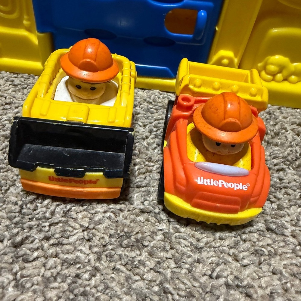 Fisher Price Little People Wheelies Fold 'n Go Rampway Garage 2 Cars - Picture 4 of 6
